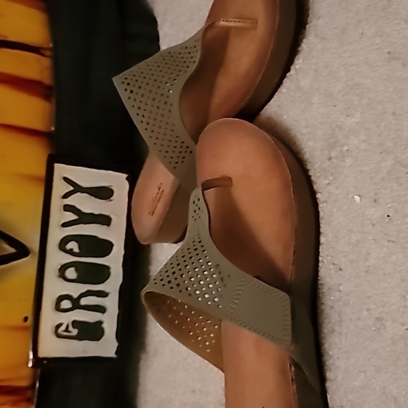 Sandals - Picture 2 of 4